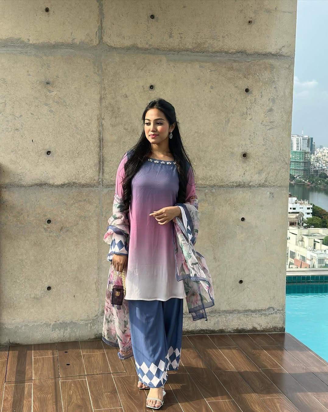 Picture of 𝐃𝐢𝐠𝐢𝐭𝐚𝐥 𝐩𝐫𝐢𝐧𝐭 𝟑𝐩𝐢𝐜𝐞𝐬 original dubai silk digital print with parl work for women's and girls - digital pinrt