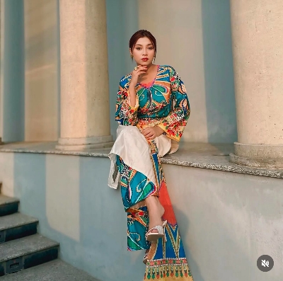 Picture of 𝐃𝐢𝐠𝐢𝐭𝐚𝐥 𝐩𝐫𝐢𝐧𝐭 𝟑𝐩𝐢𝐜𝐞𝐬 original dubai silk with full les work for women's and girls - digital pinrt