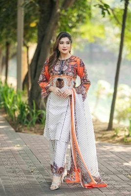 Picture of 𝐃𝐢𝐠𝐢𝐭𝐚𝐥 𝐩𝐫𝐢𝐧𝐭 𝟑𝐩𝐢𝐜𝐞𝐬 original dubai silk with full les work for women's and girls - digital pinrt