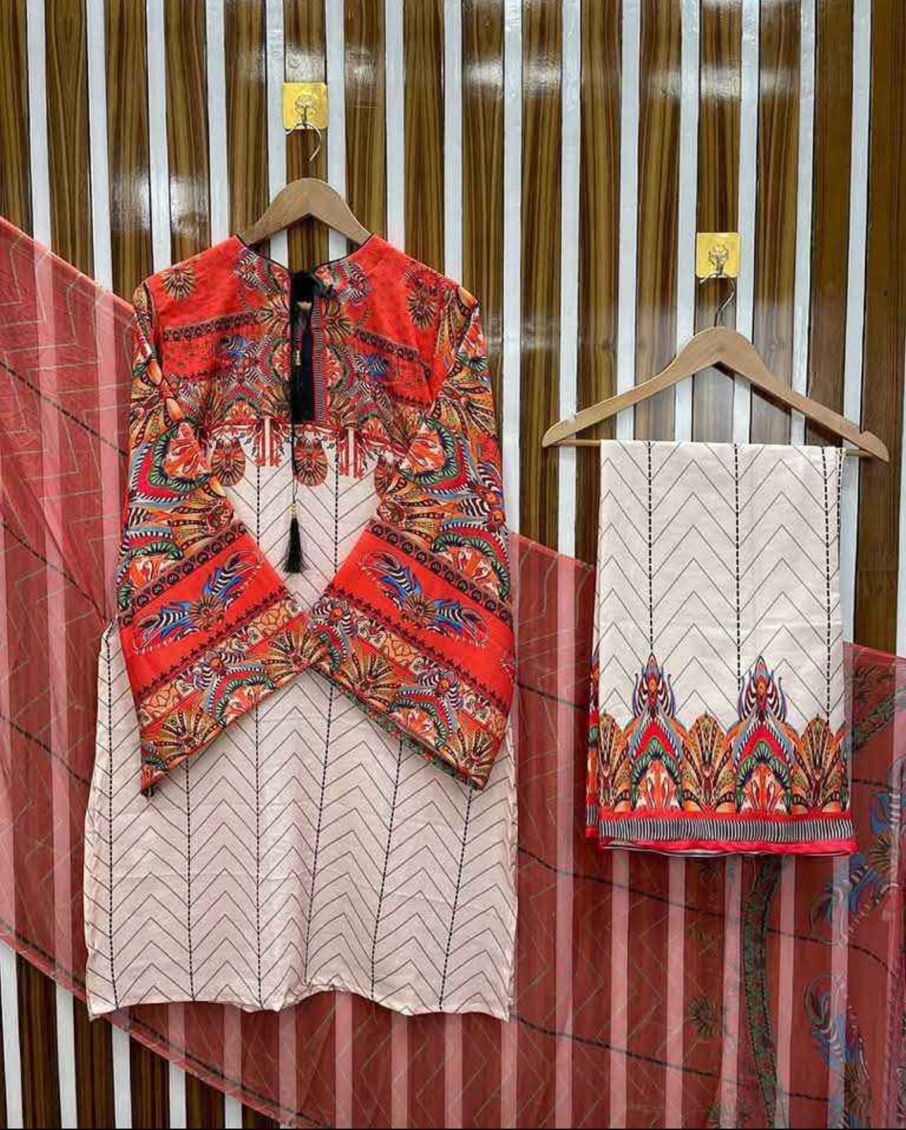 Picture of 𝐃𝐢𝐠𝐢𝐭𝐚𝐥 𝐩𝐫𝐢𝐧𝐭 𝟑𝐩𝐢𝐜𝐞𝐬 original dubai silk with full les work for women's and girls - digital pinrt