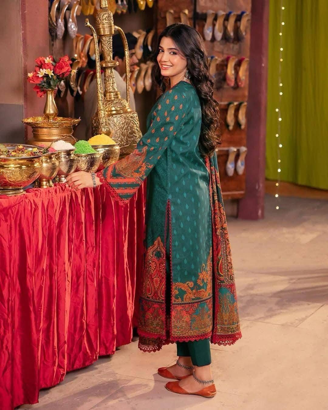 Picture of 𝐃𝐢𝐠𝐢𝐭𝐚𝐥 𝐩𝐫𝐢𝐧𝐭 𝟑𝐩𝐢𝐜𝐞𝐬 original dubai silk with full les work for women's and girls - digital pinrt