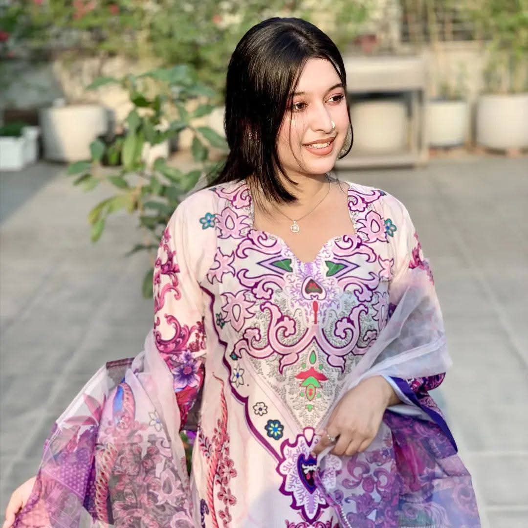 Picture of 𝐃𝐢𝐠𝐢𝐭𝐚𝐥 𝐩𝐫𝐢𝐧𝐭 𝟑𝐩𝐢𝐜𝐞𝐬 original dubai silk with full les work for women's and girls - digital pinrt