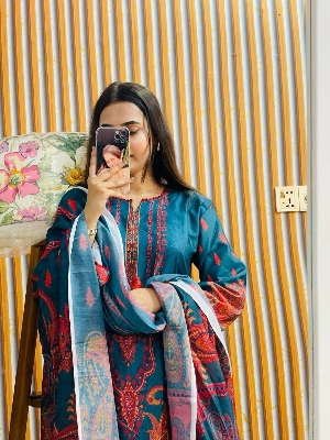 Picture of 𝐃𝐢𝐠𝐢𝐭𝐚𝐥 𝐩𝐫𝐢𝐧𝐭 𝟑𝐩𝐢𝐜𝐞𝐬 original dubai silk with full les work for women's and girls - digital pinrt