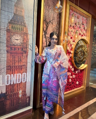 Picture of 𝐃𝐢𝐠𝐢𝐭𝐚𝐥 𝐩𝐫𝐢𝐧𝐭 𝟑𝐩𝐢𝐜𝐞𝐬 original dubai silk with full les work for women's and girls - digital pinrt