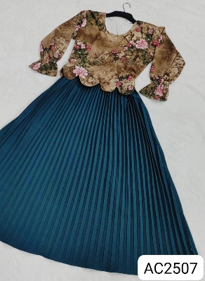 Picture of Readymade Unique  Western Fashion Ladis Long Gown Georgette style dress for women - See green