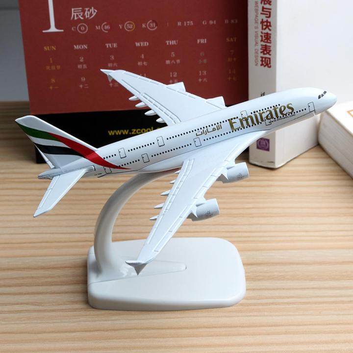 Picture of 16 cm Emirates Boeing 777-300ER Diecast Metal  Aircraft Modell