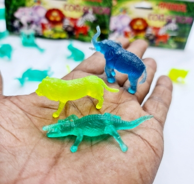 Picture of Animal Kingdom Set for Kids Plastic Mini Jungle Animals Toys 22 Piece Set Animal Collection For Kids animal juicer animal toy set