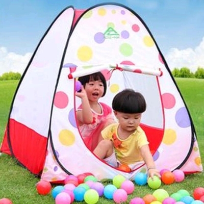 Picture of Tent House with Balls - White