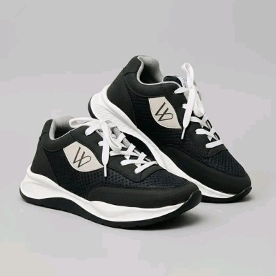 Picture of High-Quality Sports Sneakers Men Casual Shoes Fashionable Sneakers Flyknit Lightweight Slip-On - Stay Stylish And Comfortable With Qualityful Sneakers