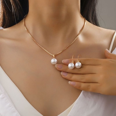 Picture of Mother's Day Gifts Pearl Design Round Golden Alloy Earrings