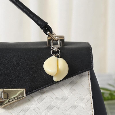 Picture of Cute Simulation Fruit Garlic Keychain Keyring For Women And Men