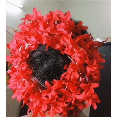 Picture of Artificial Hair Flower For Woman Red Color gajra flower