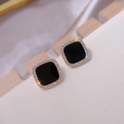 Picture of Fashion Black Square Stud Earrings