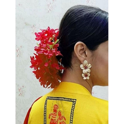 Picture of Artificial Hair Flower For Woman gajra flower hair