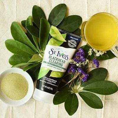 Picture of International USA product ST Ives Blackhead Clearing face scrub - 170 GM