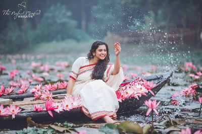 Picture of Trendy And Fashionable Tangail Tat HalfSilk Nakshi Pair Saree