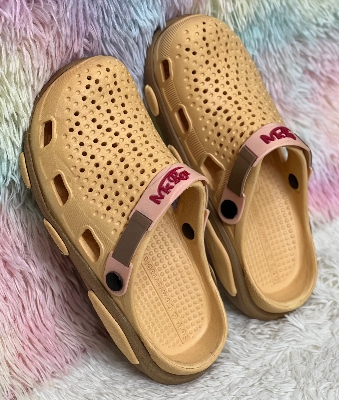 Picture of New Mens EVA Rubber Casual Clogs Ventilated Design Silicone Strap Soft and Lightweight