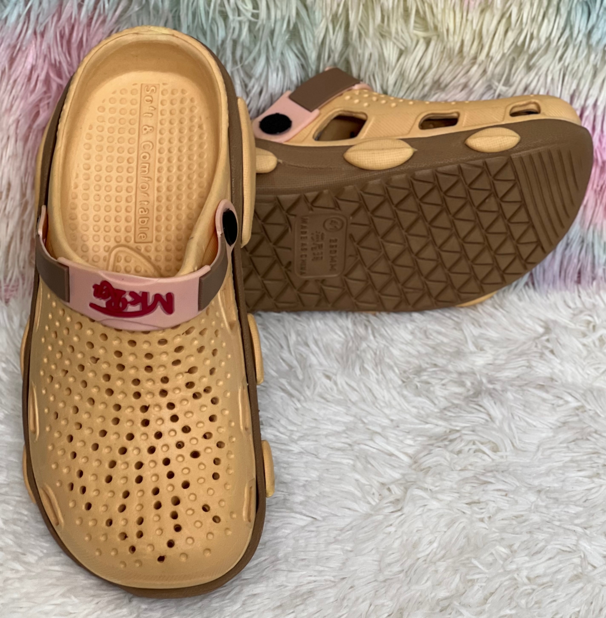 Picture of New Mens EVA Rubber Casual Clogs Ventilated Design Silicone Strap Soft and Lightweight