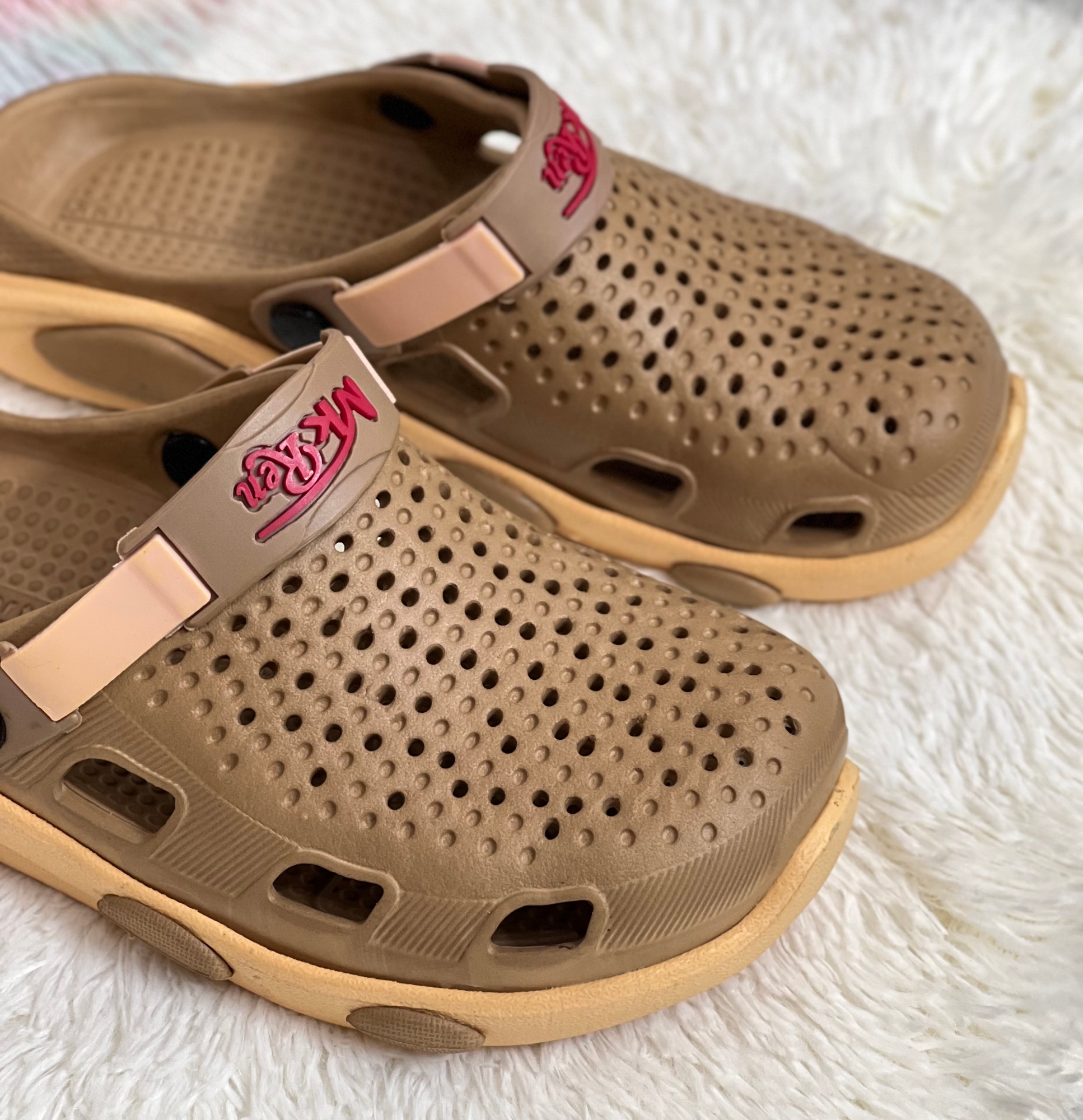 Picture of New Mens EVA Rubber Casual Clogs Ventilated Design Silicone Strap Soft and Lightweight