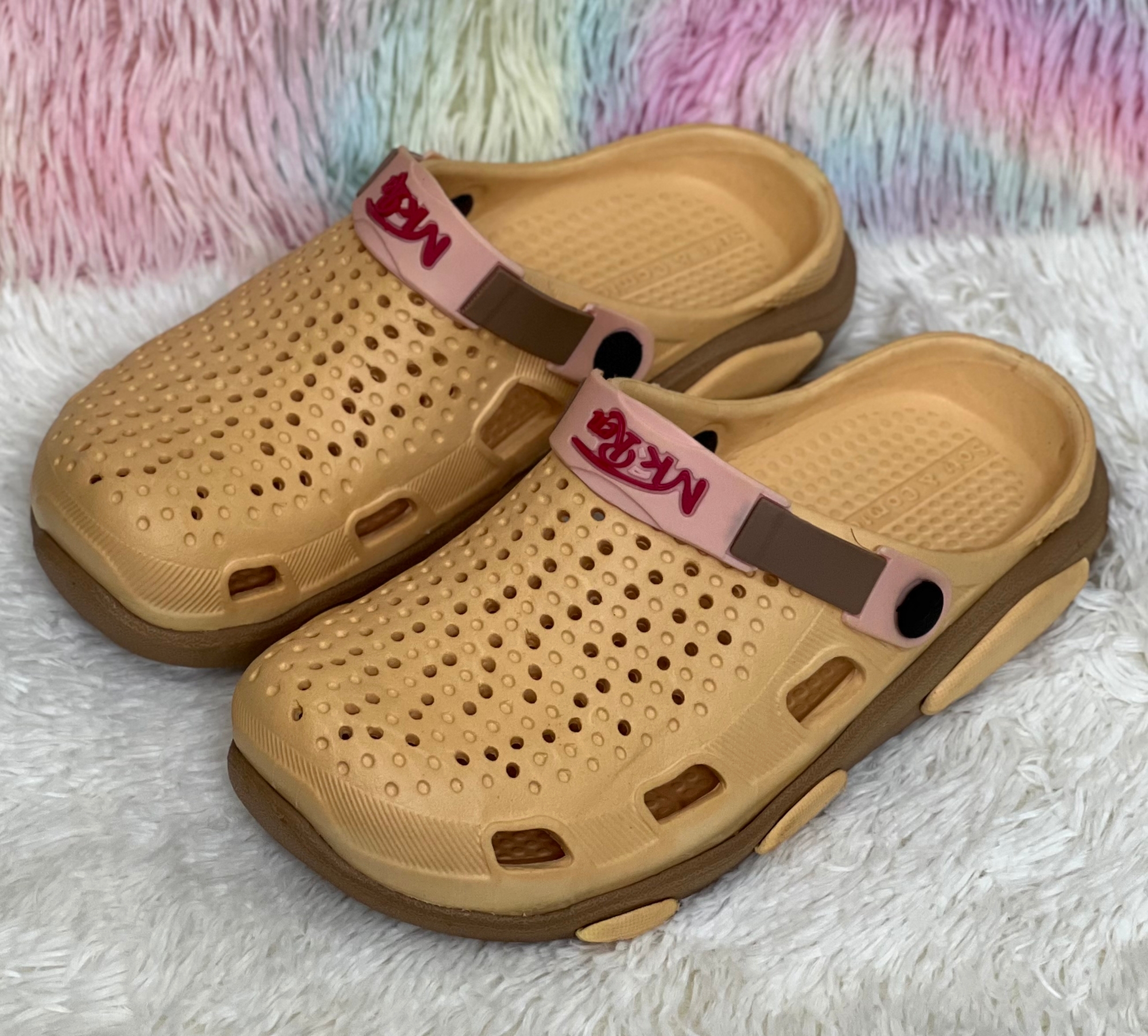 Picture of New Mens EVA Rubber Casual Clogs Ventilated Design Silicone Strap Soft and Lightweight