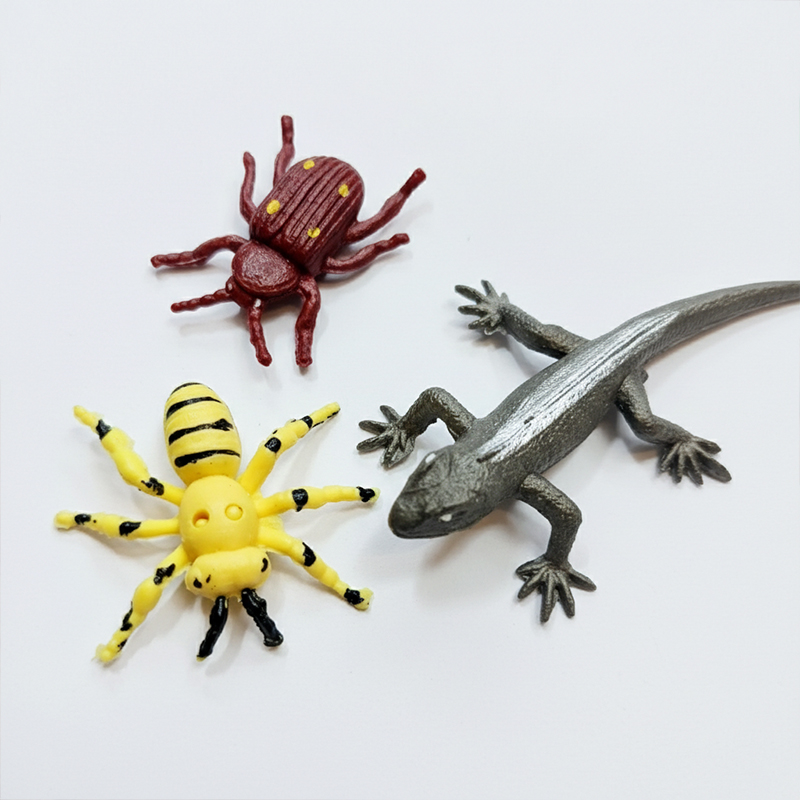 Picture of Insect toys collection Animal Kingdom Set for Kids Plastic Mini Jungle Animals Toys 12 Piece Set Animal Collection For Kids animal juicer animal toy set
