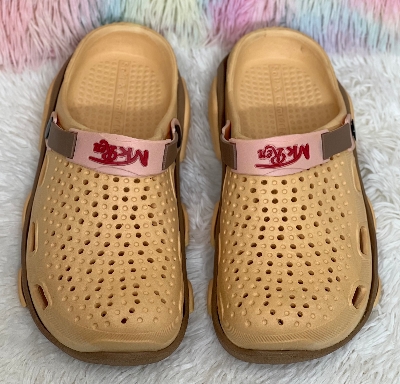 Picture of New Mens EVA Rubber Casual Clogs Ventilated Design Silicone Strap Soft and Lightweight