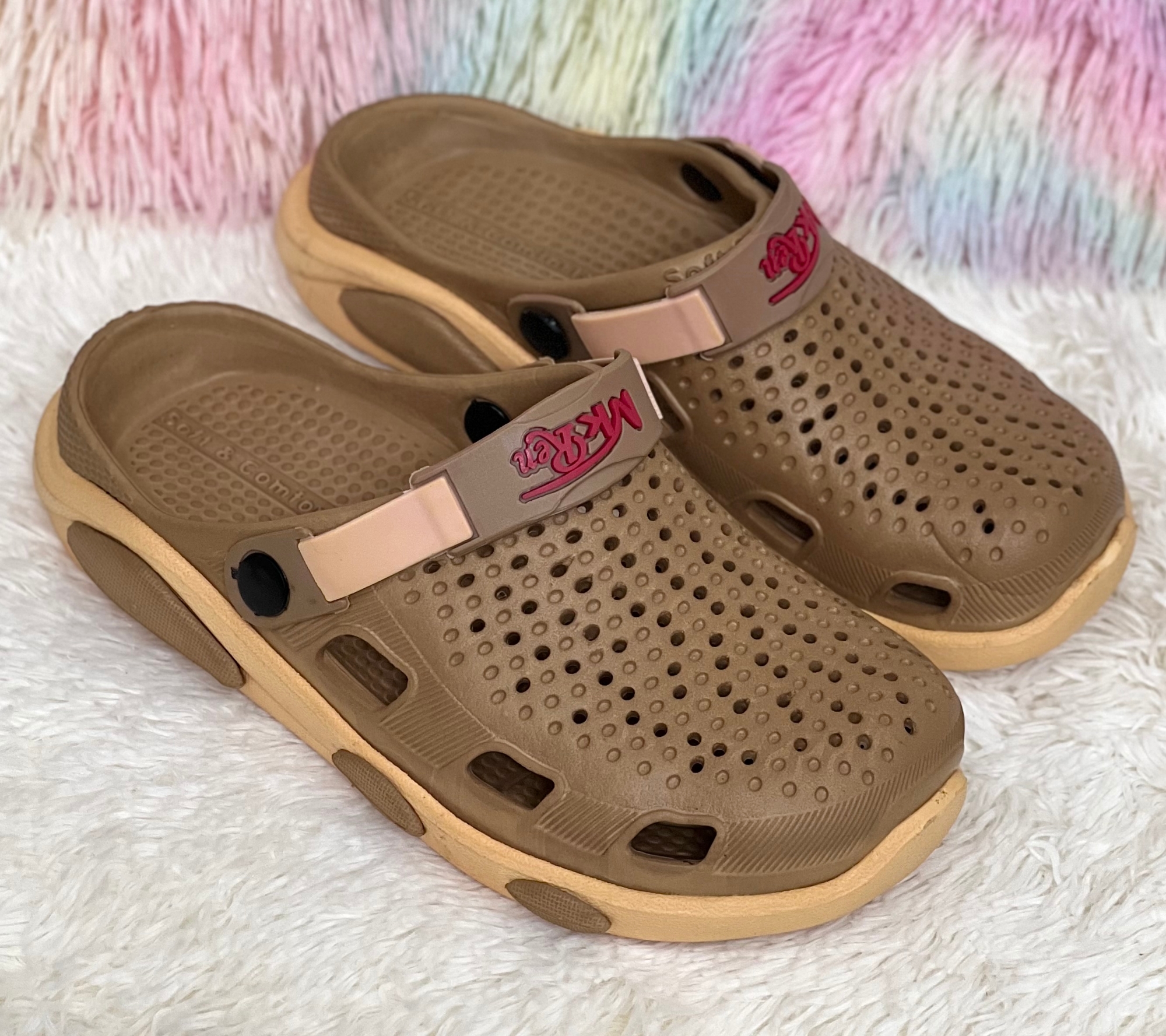 Picture of New Mens EVA Rubber Casual Clogs Ventilated Design Silicone Strap Soft and Lightweight