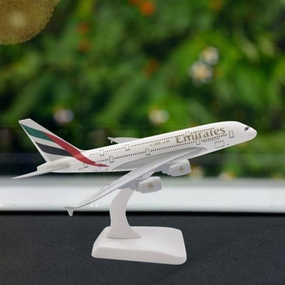 Picture of 16 cm Emirates Boeing 777-300ER Diecast Metal  Aircraft Modell