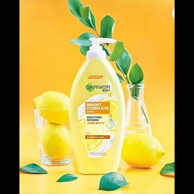 Picture of Light Complete Extra Whitening Repairing Serum Milk UV Body Lotion 400ml