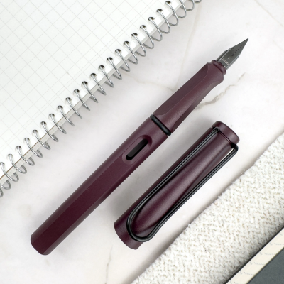 Picture of LAMY Safari Fountain Pen Scarlet