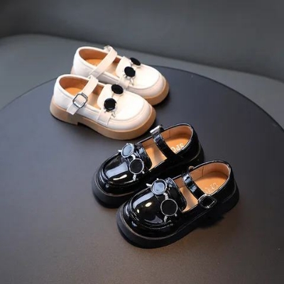 Picture of sunglass designed pump shoe for girls..glossy leather material and hook lock up