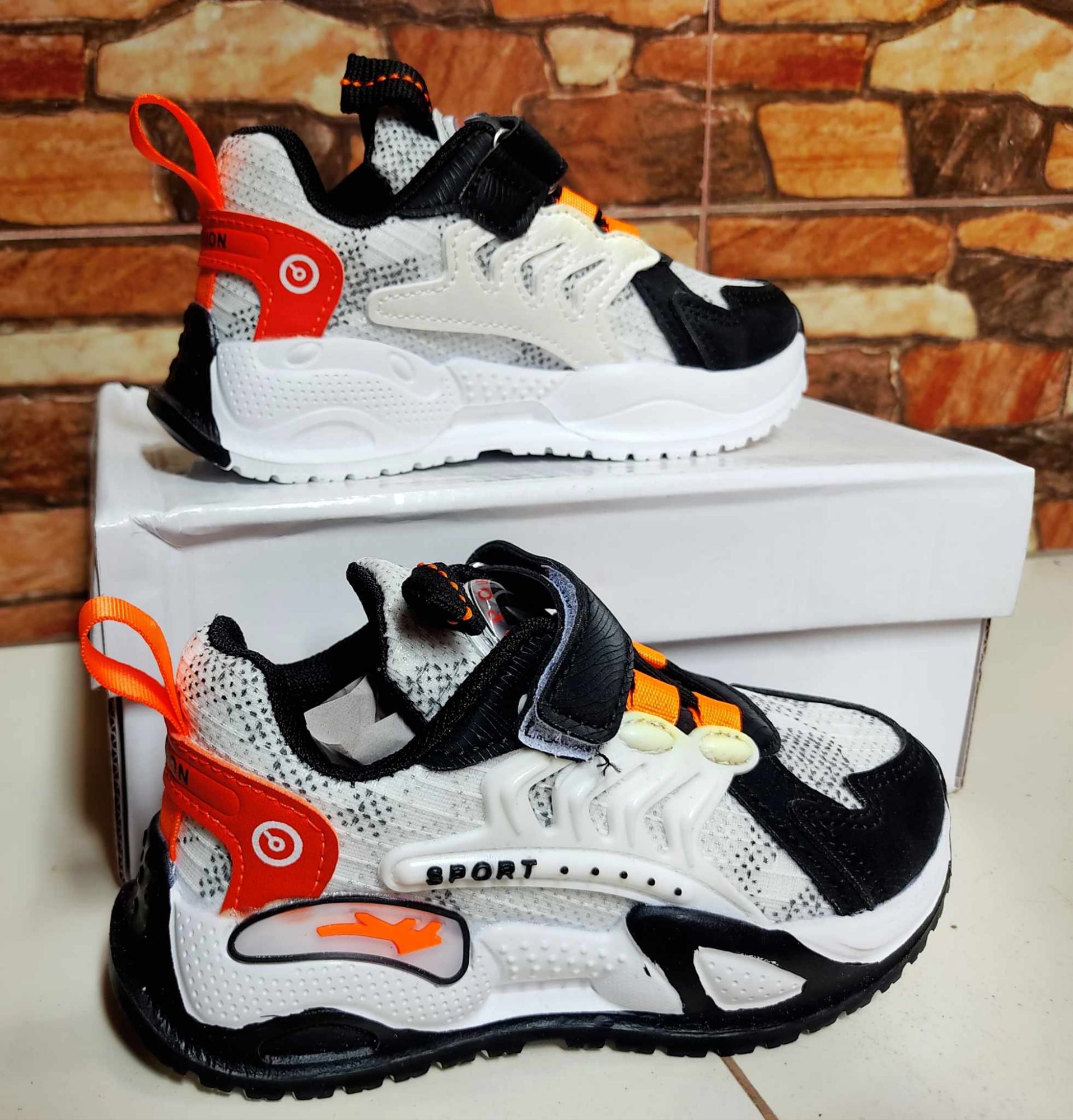 Picture of High quality microfibre material shoe for sports and jogging. boys and girls.