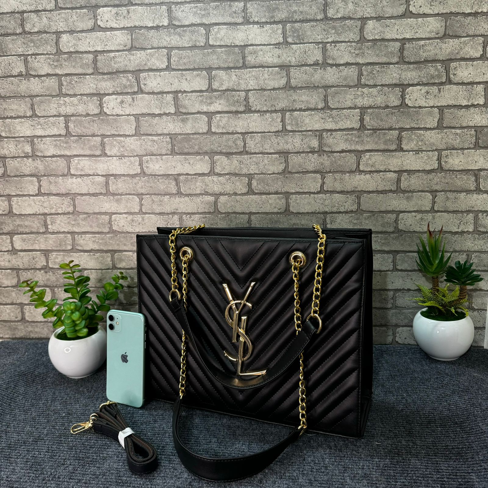 Picture of French spring new trendy women's tote bag temperament rhombic chain bag foreign fashion V grid embroidered big bag women