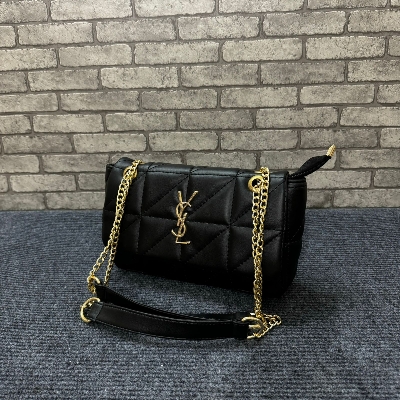 Picture of French spring new trendy women's tote bag temperament rhombic chain bag foreign fashion V grid embroidered big bag women