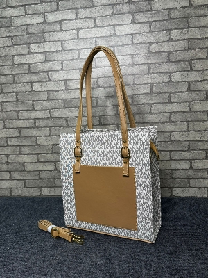 Picture of French spring new trendy women's tote bag temperament rhombic chain bag foreign fashion V grid embroidered big bag women