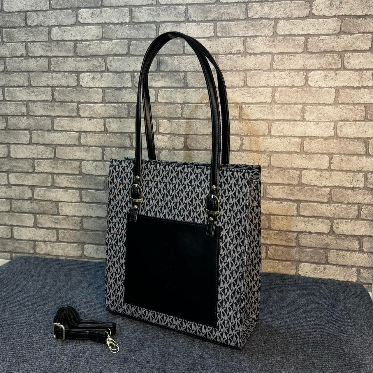 Picture of French spring new trendy women's tote bag temperament rhombic chain bag foreign fashion V grid embroidered big bag women