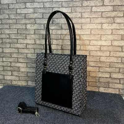 Picture of French spring new trendy women's tote bag temperament rhombic chain bag foreign fashion V grid embroidered big bag women