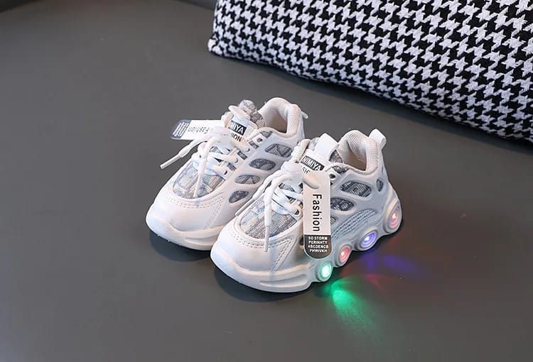Picture of New fashion sports luminous shoes spring and autumn breathable casual shoes with lights children's lightweight soft bottom toddler shoes