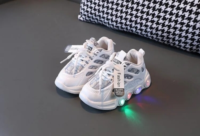 Picture of New fashion sports luminous shoes spring and autumn breathable casual shoes with lights children's lightweight soft bottom toddler shoes