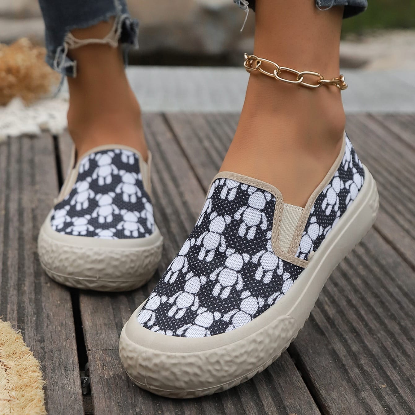 Picture of New Women's Breathable Casual Thick Sole Canvas Shoes Super Soft Flat Bottom Anti slip One Step