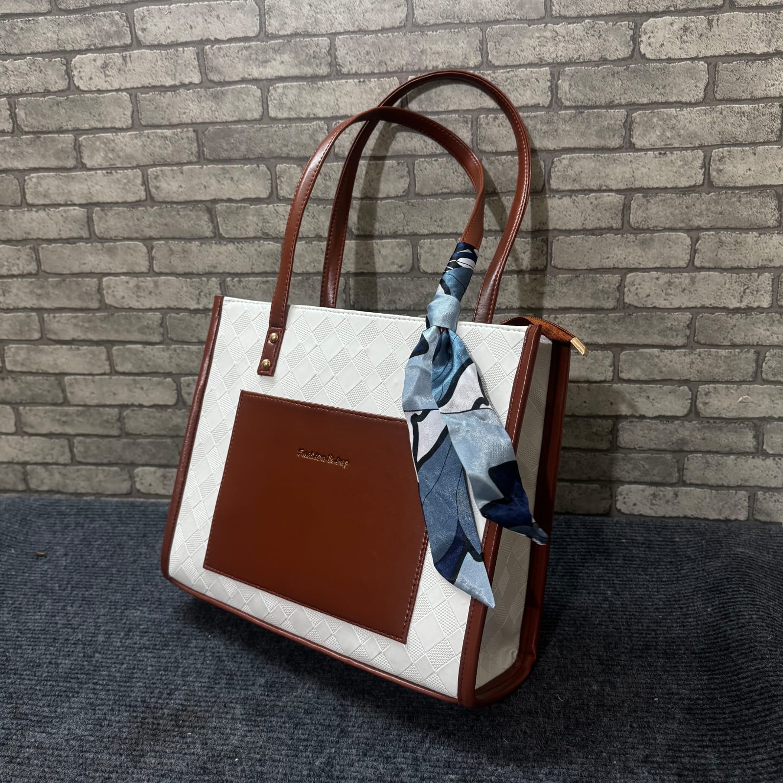 Picture of New Fashionable Temperament Tote Bag, Large Capacity, Versatile Armpit Bag, Niche Handbag, Shoulder Bag, Bag