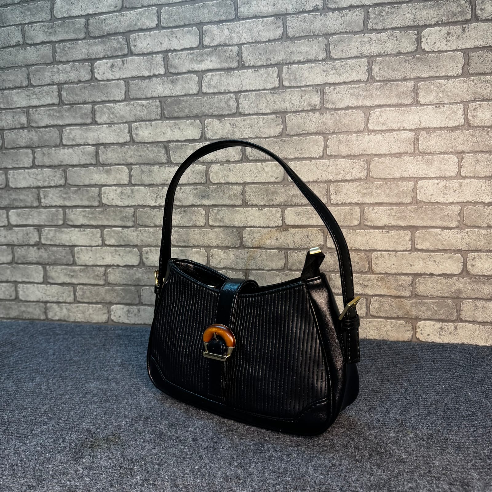 Picture of Retro armpit high-end splicing baguette bag niche design autumn new temperament shoulder bag ins women's fashion