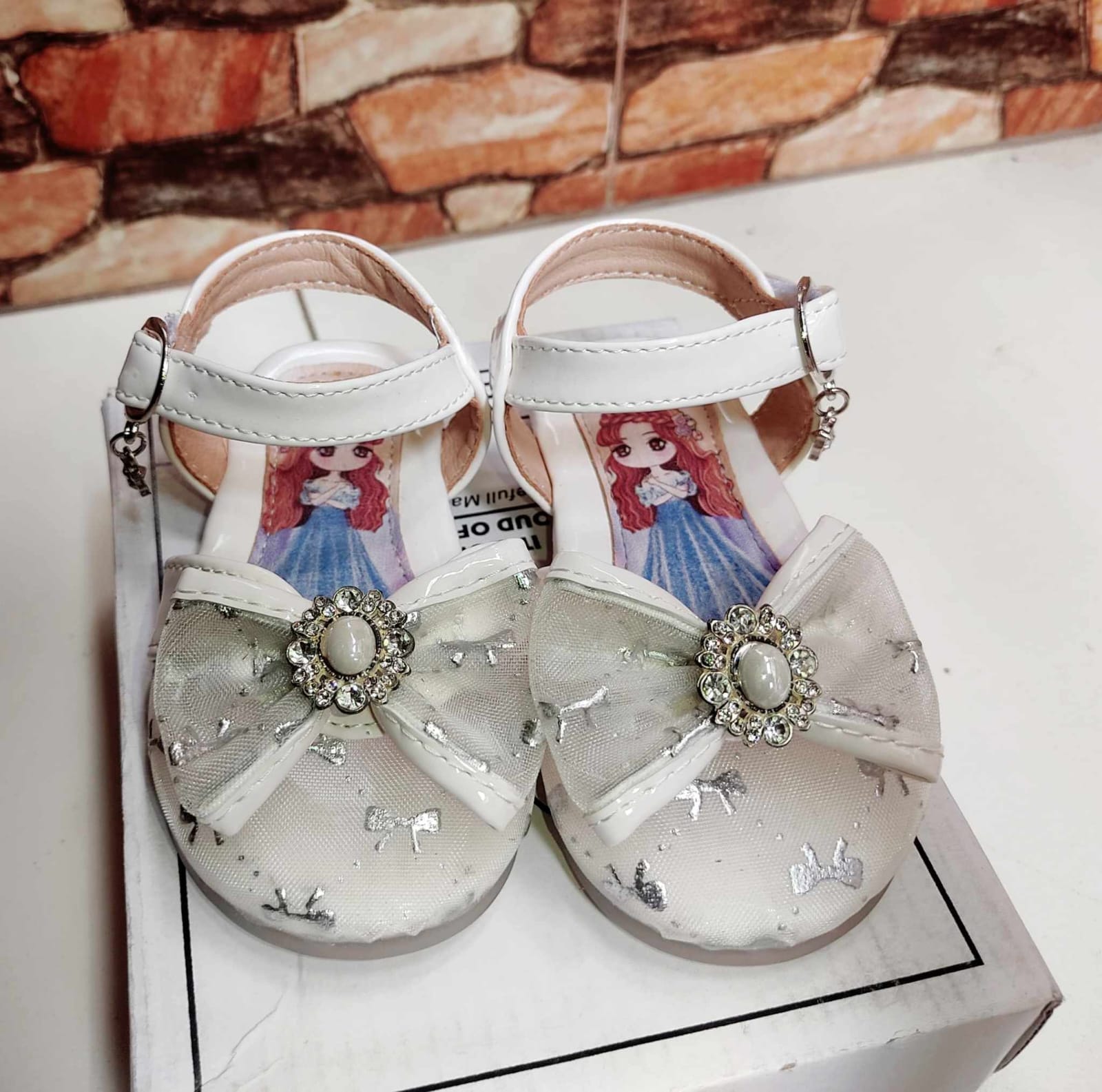 Picture of Kids princess sandals  summer new baby ISA girls fashion bow soft soled anti slip beach shoes