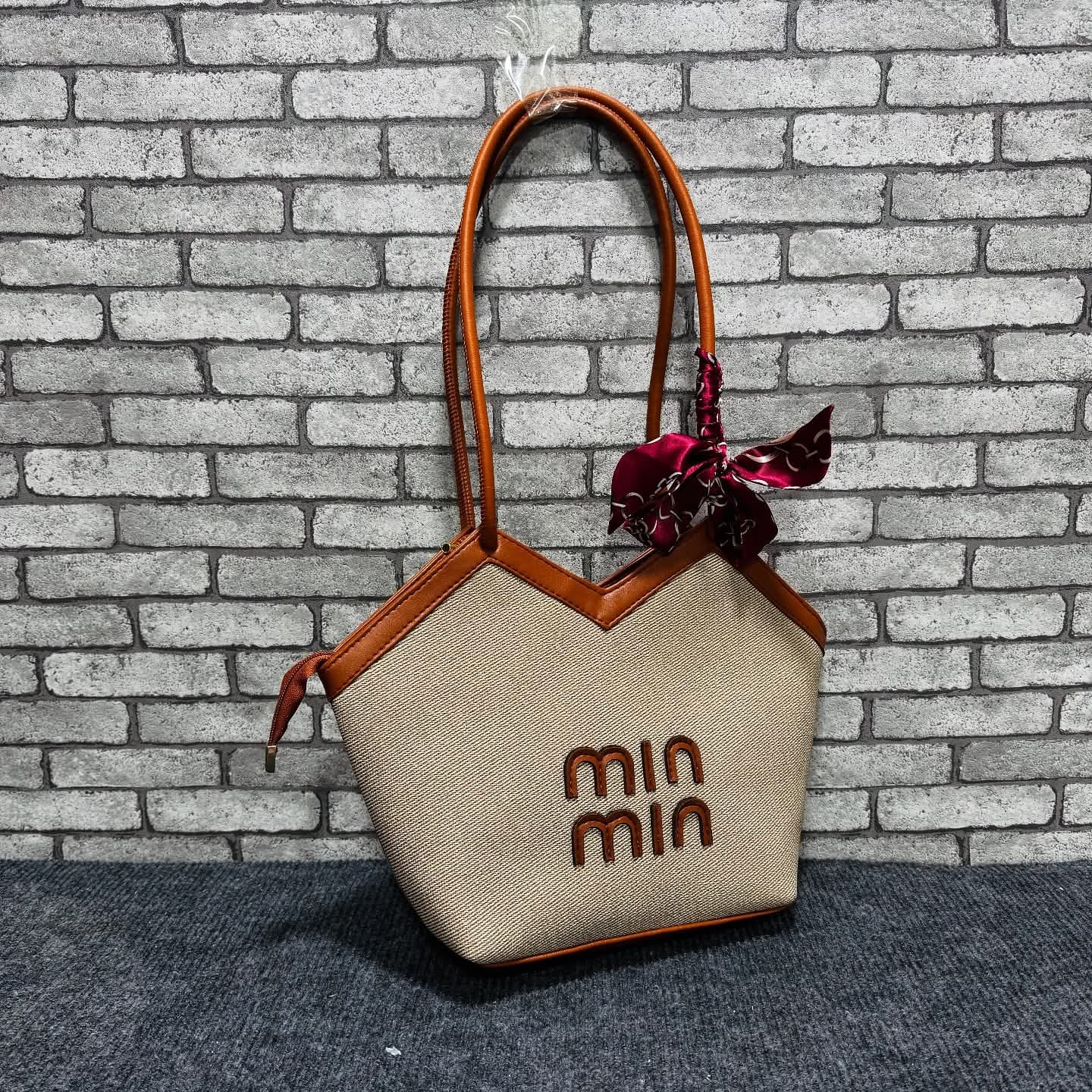 Picture of Fashion Trend Spring New Casual Bucket Bag for Ladies Foreign Style PU Leather Shoulder Messenger Bag