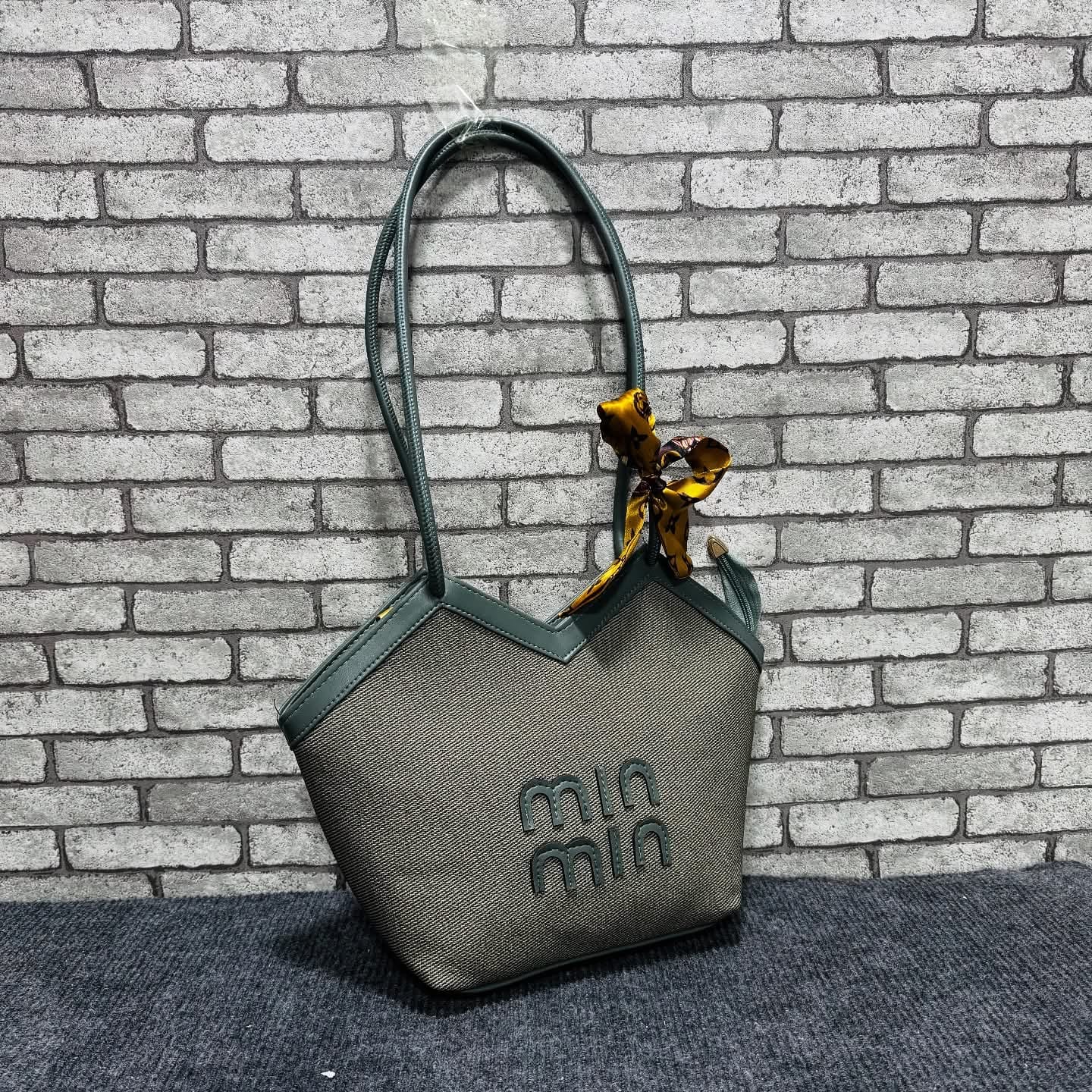 Picture of Fashion Trend Spring New Casual Bucket Bag for Ladies Foreign Style PU Leather Shoulder Messenger Bag