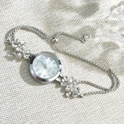 Picture of Live Broadcast Popular New Style Diamond Flower Color Diamond Simple Fashion Pull-Out Bracelet Watch Women