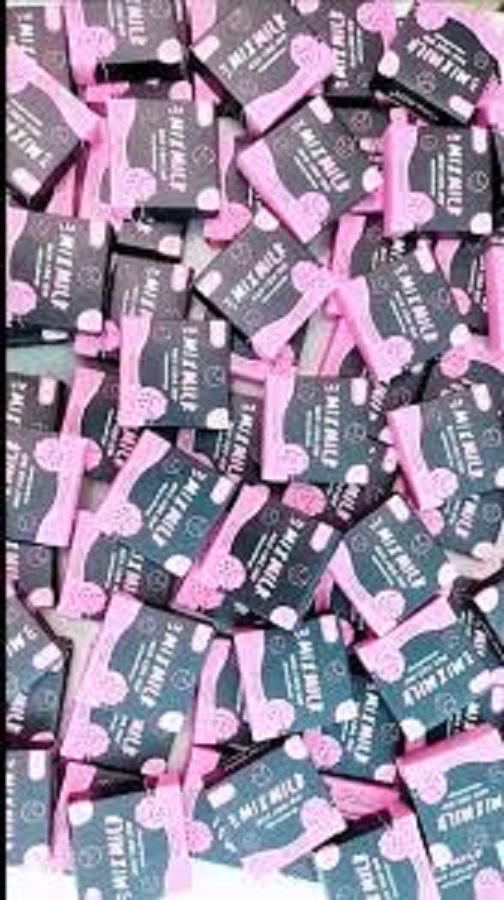 Picture of Strawberry Mix Milk Mask Scrub Soap (New Mix Milk Mask Scrub Soap -55g),1pcs