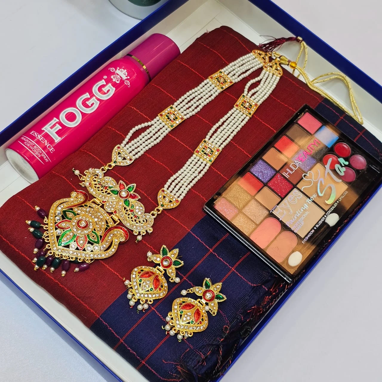 Picture of Sharee + Perfume + Neckless Set + Make Up Box Combo