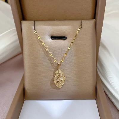 Picture of WomenS Luxurious Leaf Titanium Steel Zircon Necklace