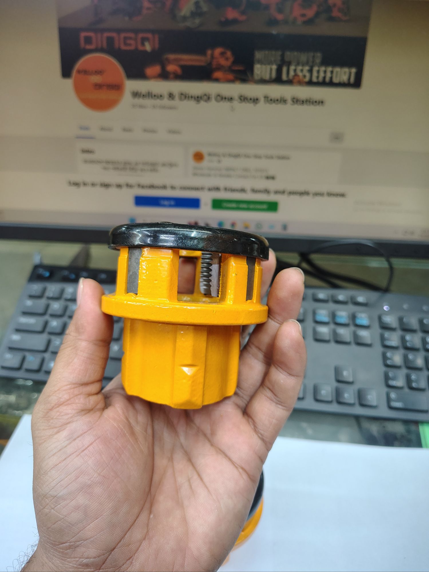 Picture of DINGQI 1" INCH PIPE THREADING HEAD & PIPE TOOLS RATCHET DIE STOCKS-136003 (Orange)